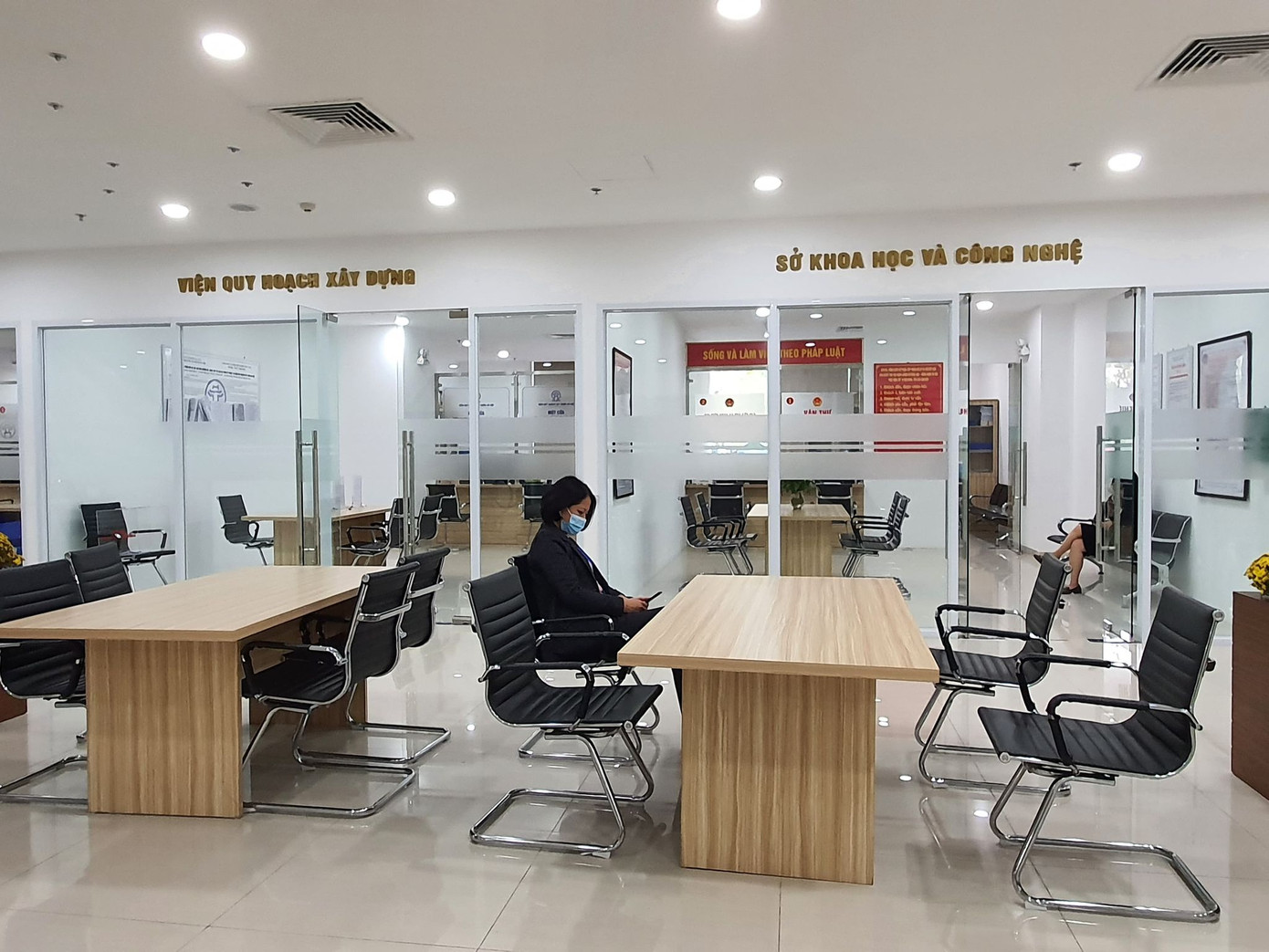 Ngày làm việc đầu năm khác lạ tại cơ quan, công sở Hà Nội ảnh 4