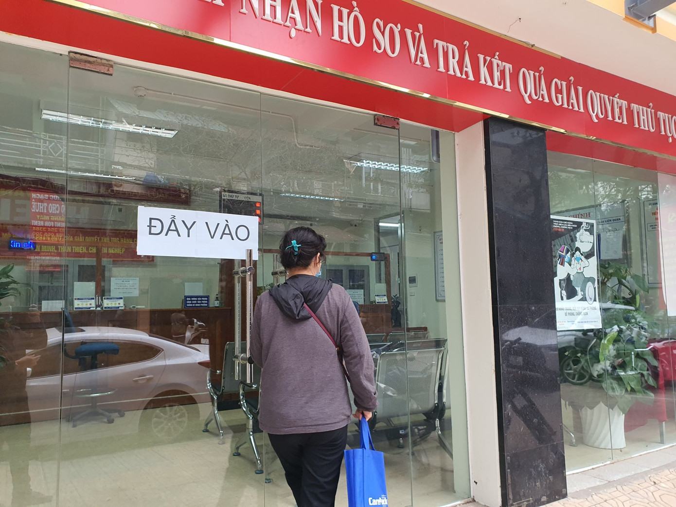 Ngày làm việc đầu năm khác lạ tại cơ quan, công sở Hà Nội ảnh 12