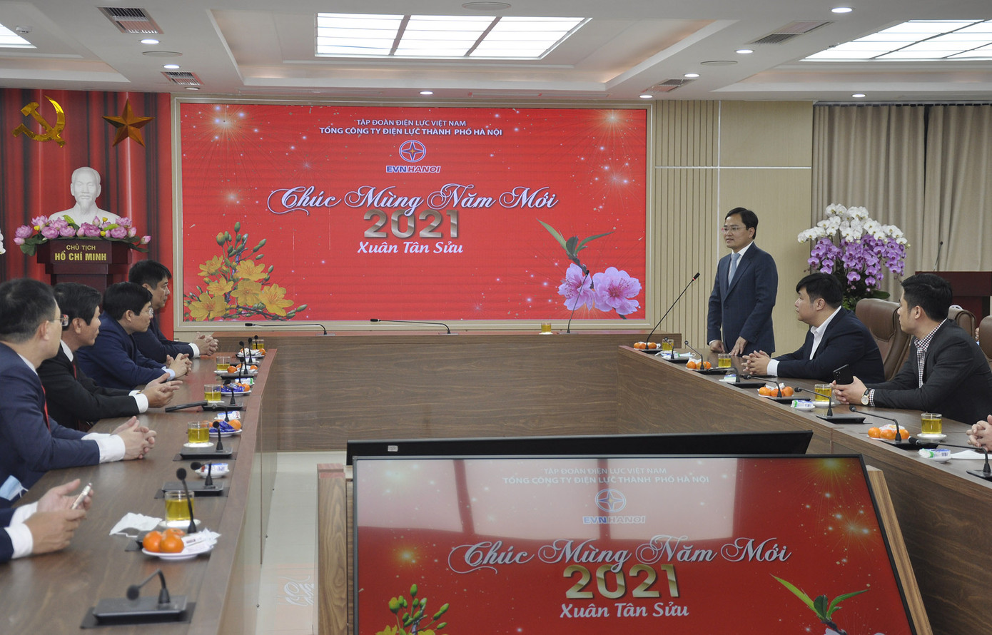 Bí thư thứ nhất Trung ương Đoàn thăm và chúc Tết Tổng Cty Điện lực Hà Nội ảnh 3