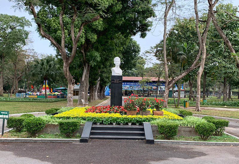 Công viên, vườn thú Hà Nội rực rỡ cờ hoa, sẵn sàng đón du khách dịp Tết ảnh 5