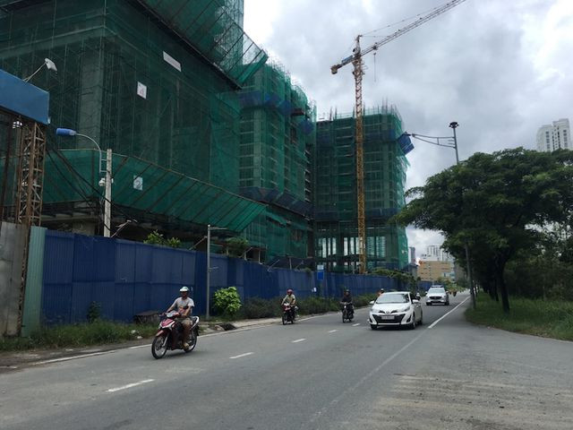 Bất động sản thấm đòn: Loạt dự án 'chết lâm sàng' vì bị… siết tín dụng ảnh 1