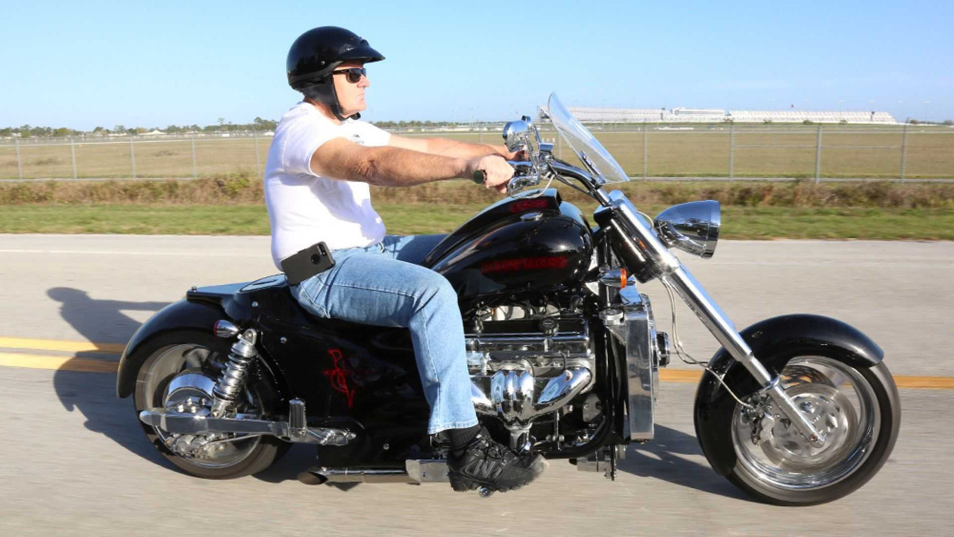 Top 5 siêu môtô được lắp động cơ 'khủng' của ôtô ảnh 2