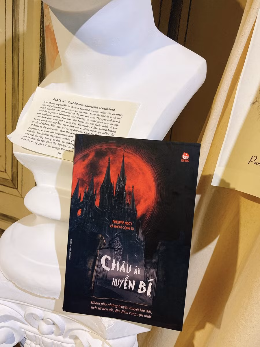 Sách hay mùa Halloween: Trải nghiệm “du lịch đen” nơi Châu Âu huyền bí ảnh 3