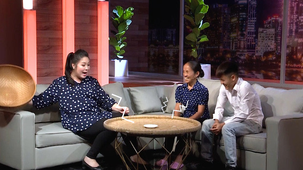 Bà Tân Vlog bất ngờ khi biết tuổi thật của NSND Hồng Vân ảnh 1