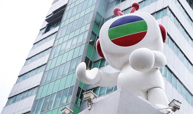 Showbiz 26/12: ‘Sốc’ với số người hủy đăng ký kênh YouTube của ca sĩ 'Sóng gió' ảnh 8