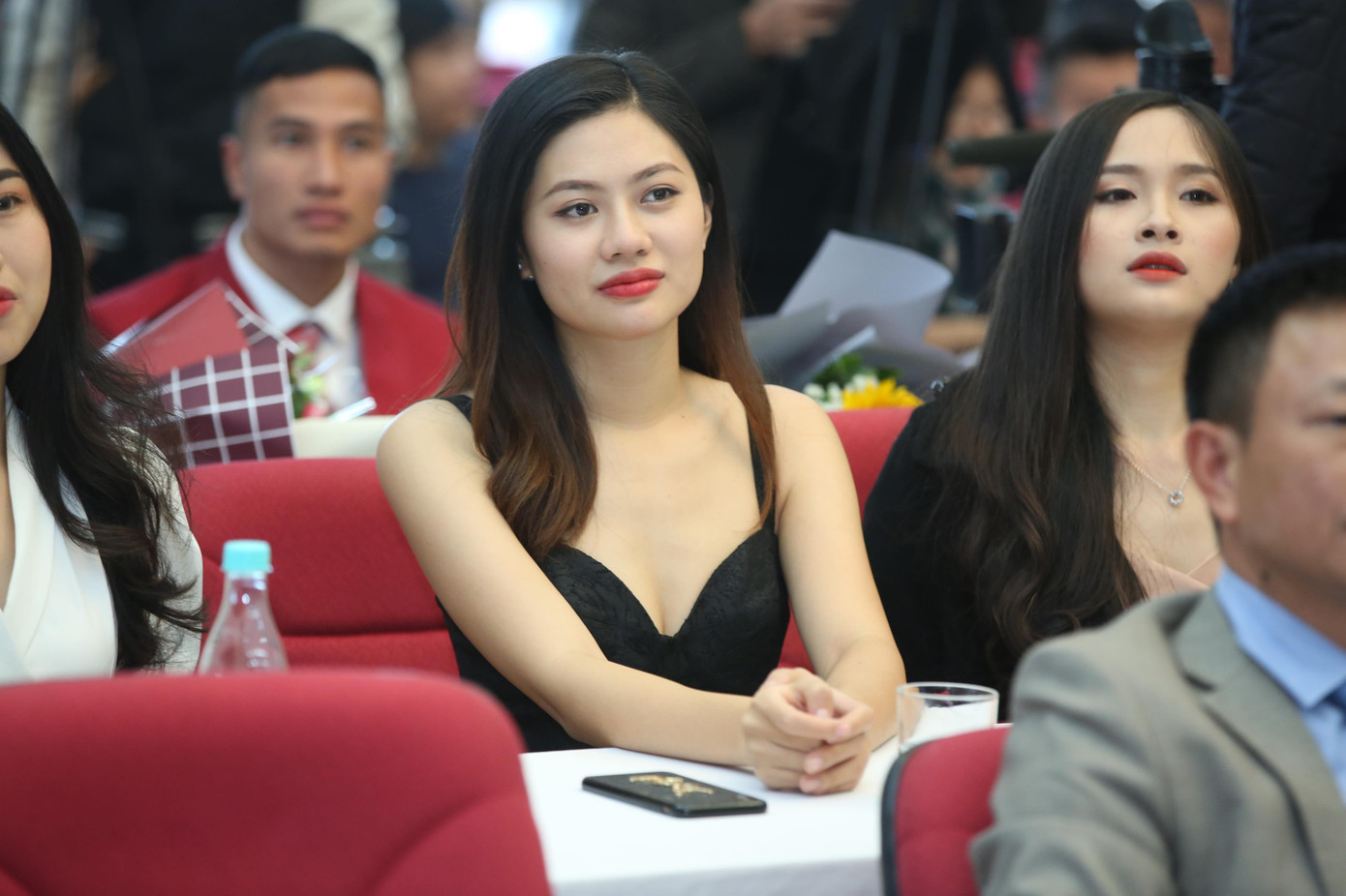 Xúc động lễ tặng thưởng VĐV điền kinh đạt thành tích cao tại SEA Games 30 ảnh 9