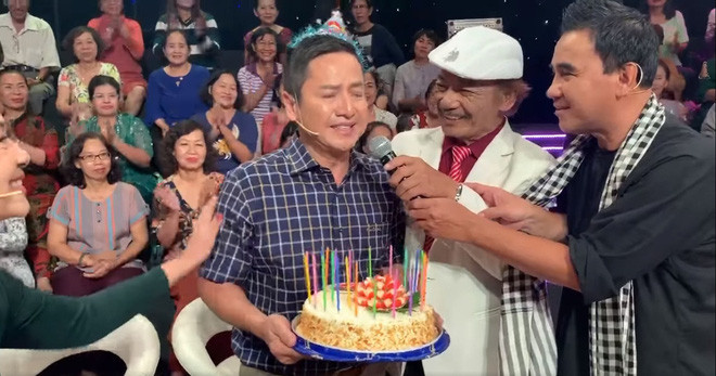 Lần đầu được tổ chức sinh nhật, Chí Trung bật khóc tâm sự tuổi thơ không hạnh phúc ảnh 1