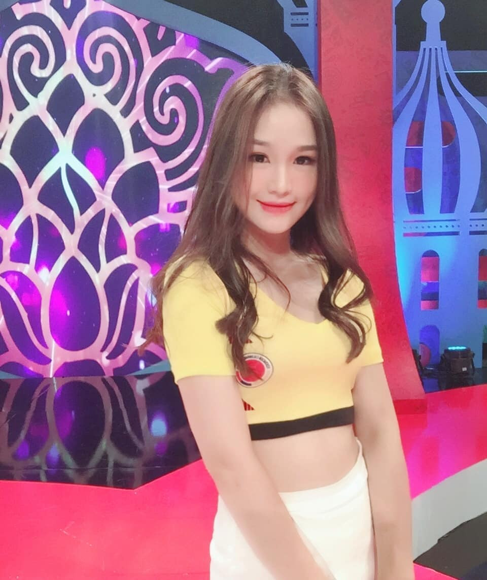 Nhan sắc gợi cảm của hot girl Táo Quân bị đồn là bạn gái tiền vệ Hoàng Đức ảnh 5