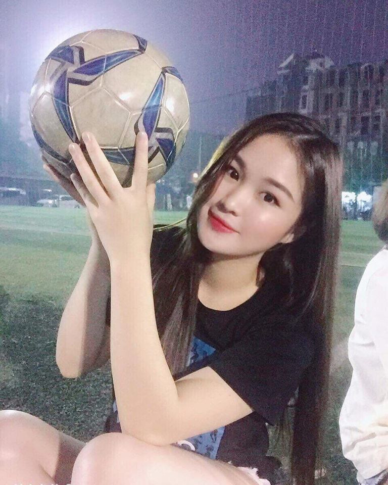 Nhan sắc gợi cảm của hot girl Táo Quân bị đồn là bạn gái tiền vệ Hoàng Đức ảnh 9