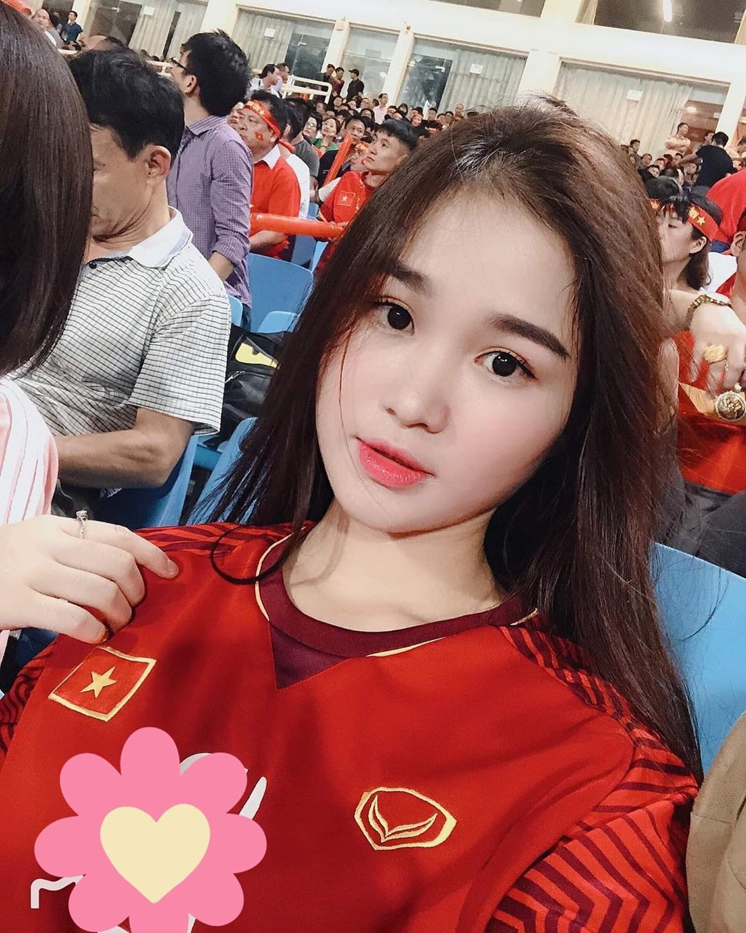 Nhan sắc gợi cảm của hot girl Táo Quân bị đồn là bạn gái tiền vệ Hoàng Đức ảnh 4