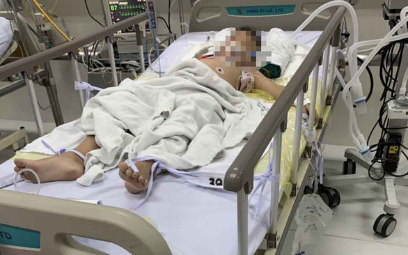 Vụ bé 8 tuổi suýt bỏ mạng vì học thắt cổ và hồi chuông hiểm họa từ YouTube ảnh 1