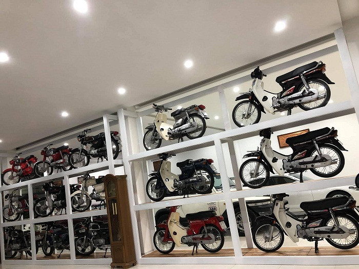 Đại gia Việt trưng xe trong tủ kính gây sốt ảnh 1