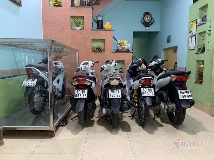 Đại gia Việt trưng xe trong tủ kính gây sốt ảnh 5