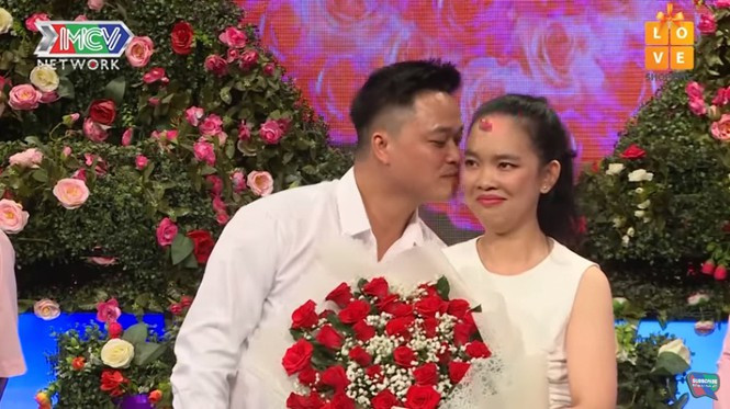 Người hẹn hò cô gái gây sốc vì đòi tài trợ du lịch Châu Âu đã lấy vợ ảnh 3