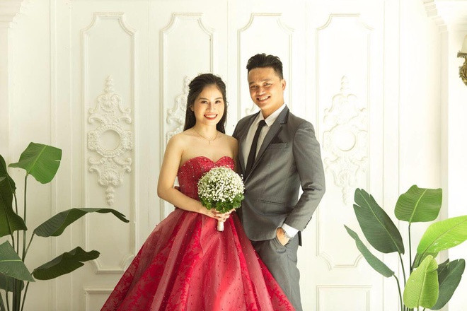 Người hẹn hò cô gái gây sốc vì đòi tài trợ du lịch Châu Âu đã lấy vợ ảnh 1