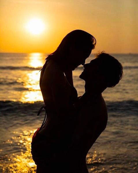 Bạn trai Tây sắp kết hôn với MC Hoàng Oanh là ai? ảnh 4