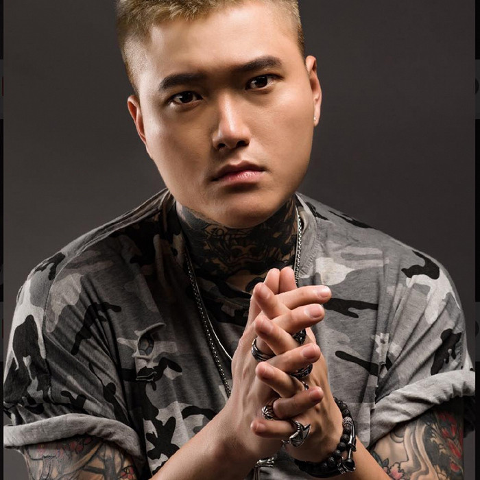 Ca sĩ Vũ Duy Khánh bị pháo điện bắn thẳng vào mắt phải hủy lịch diễn ảnh 2