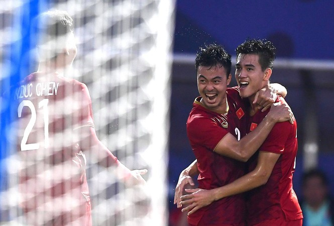 Showbiz 5/12: 'Sốc' với lí do con gái không muốn giới thiệu Lý Liên Kiệt là cha ảnh 4