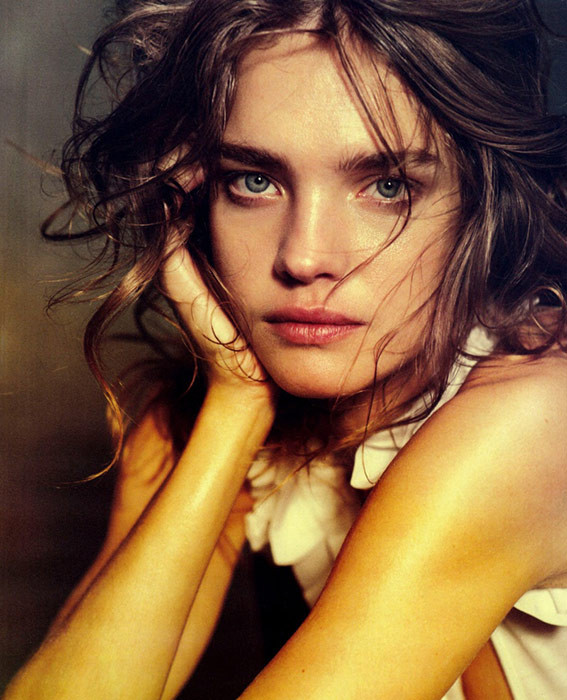 Hành trình từ cô bé bán rong thành 'Lọ lem nước Nga' của con dâu nhà Louis Vuitton danh giá ảnh 3