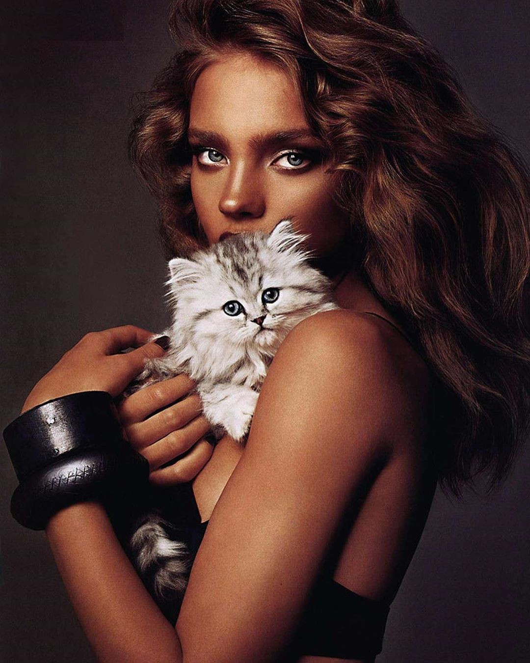 Hành trình từ cô bé bán rong thành 'Lọ lem nước Nga' của con dâu nhà Louis Vuitton danh giá ảnh 4