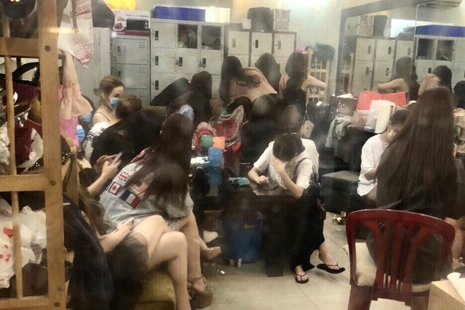 Lời khai của 'má mì' xinh đẹp điều tiếp viên nhà hàng đi bán dâm ảnh 2