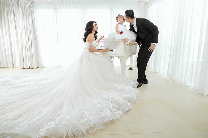 Phát 'sốt' với ảnh Trang Trần diện bikini được Ngọc Trinh tặng ảnh 9