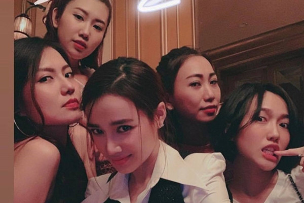 Showbiz 14/12: Nhã Phương bị Diệu Nhi tiết lộ việc từng phải học lại lớp đại học ảnh 1