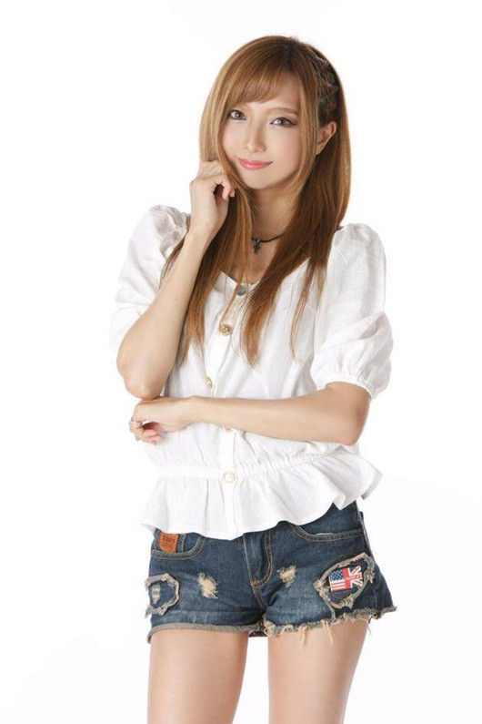 Showbiz 31/12: Vì sao Phương Mỹ Chi bất ngờ rời công ty Quang Lê? ảnh 4