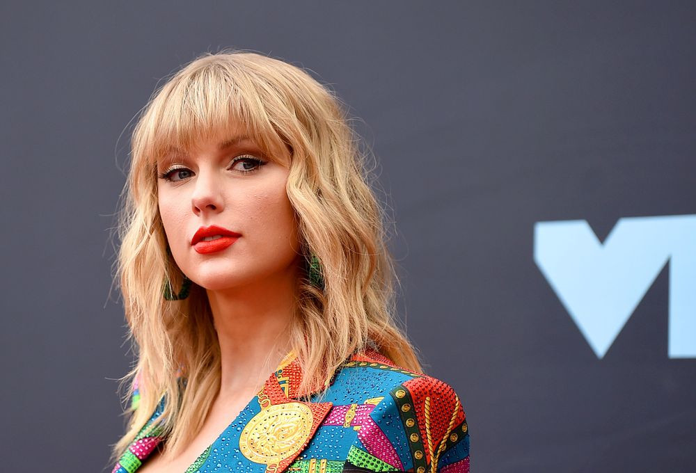 MC đình đám Trung Quốc bị dọa giết vì fan nghi ngờ đụng chạm người Taylor Swift ảnh 5