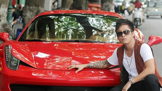 Vân Hugo gặp tai nạn vì ô tô bị mất lái trong đêm ảnh 8