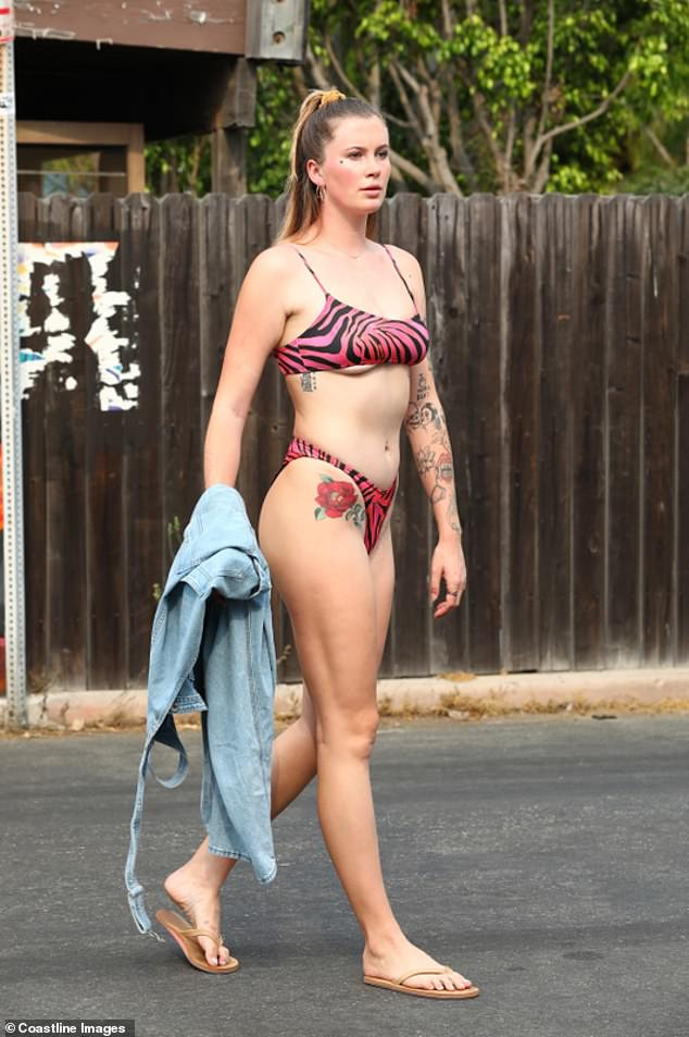 Mẫu 9x Ireland Baldwin khoe dáng siêu nóng bỏng với bikini ảnh 2