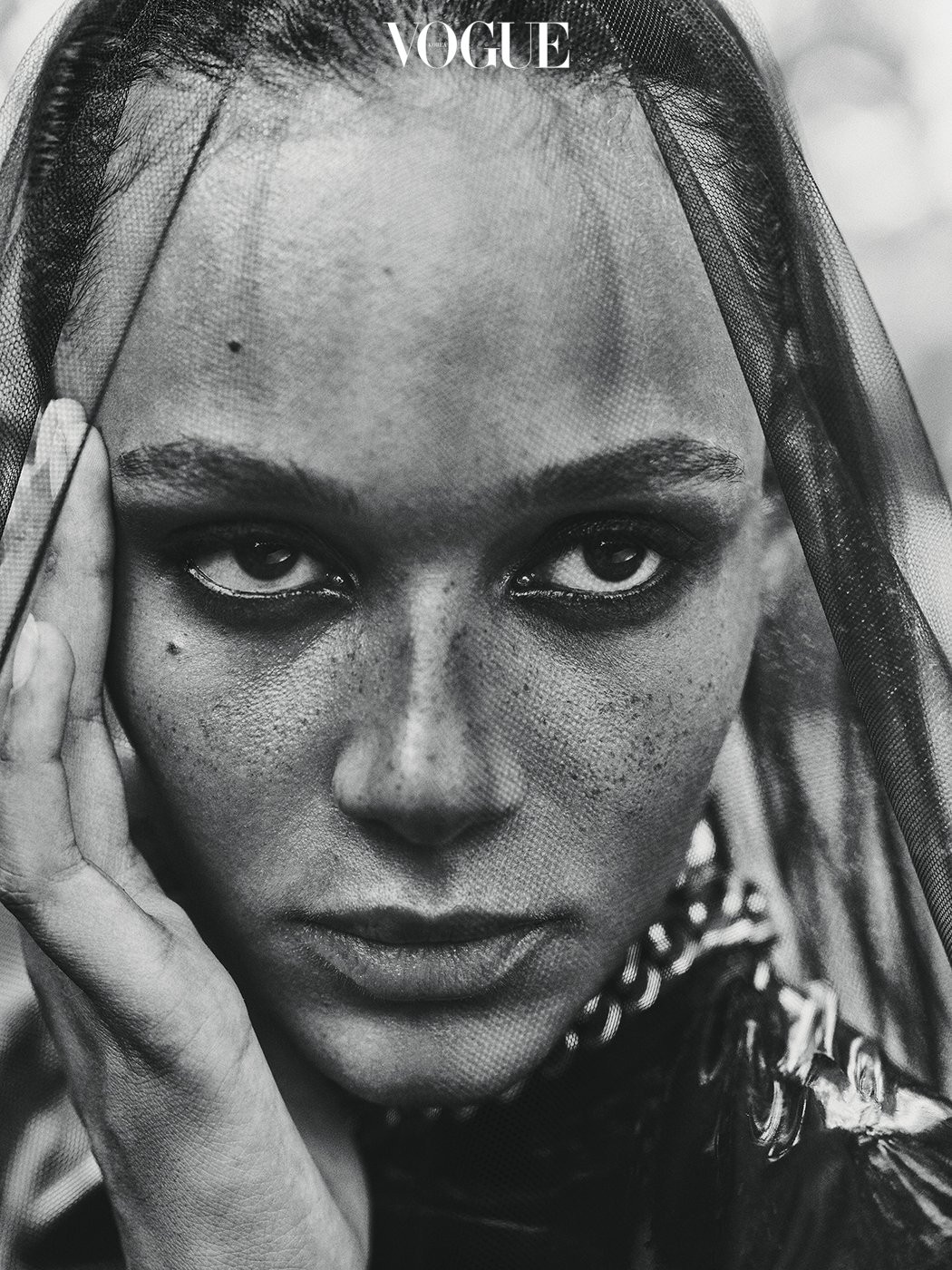 'Siêu mẫu nóng bỏng nhất nước Mỹ' chụp ngực trần trên Vogue ảnh 8