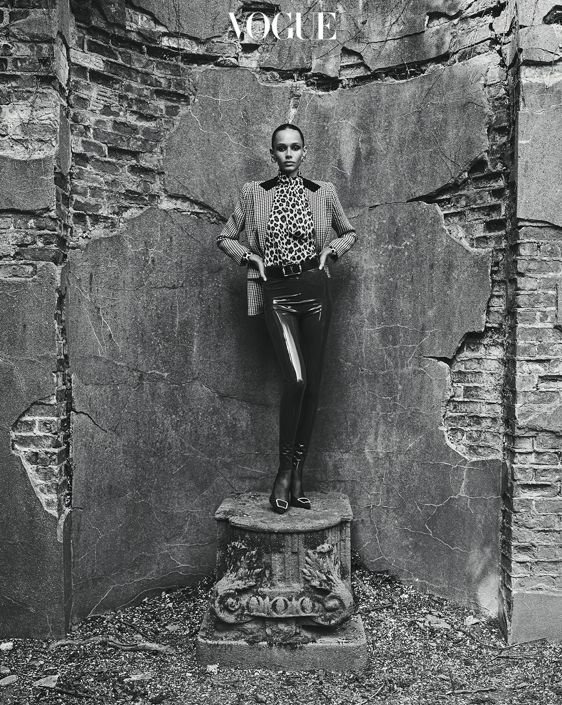 'Siêu mẫu nóng bỏng nhất nước Mỹ' chụp ngực trần trên Vogue ảnh 10