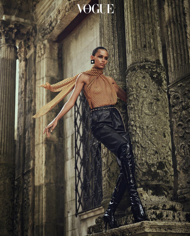 'Siêu mẫu nóng bỏng nhất nước Mỹ' chụp ngực trần trên Vogue ảnh 6