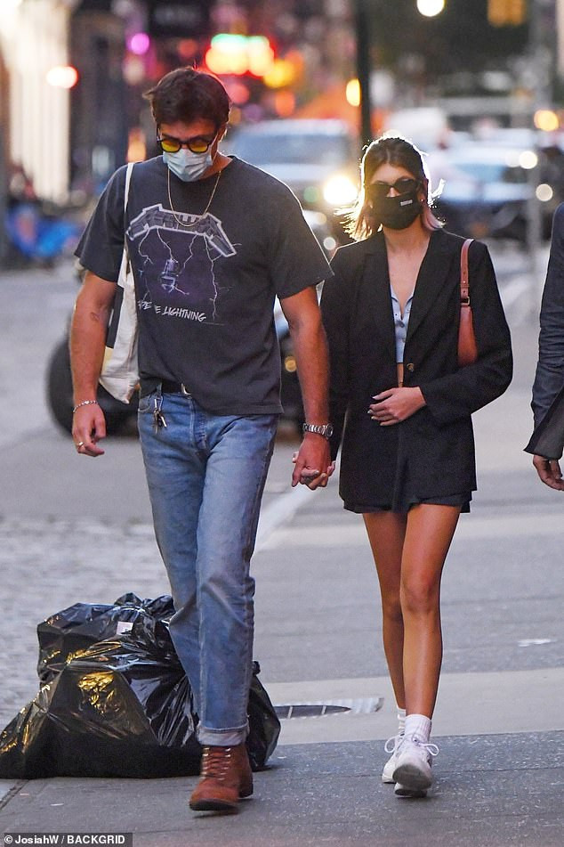 Kaia Gerber và tài tử Jacob Elordi liên tục là tâm điểm trên phố sau công khai hẹn hò ảnh 5