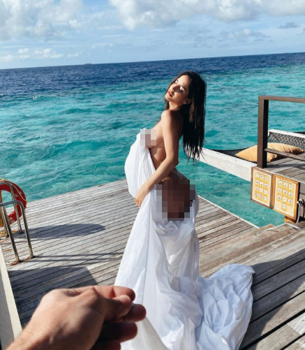 Bạn gái siêu mẫu của cầu thủ Neymar tung ảnh bán nude đẹp như tạc tượng ảnh 7