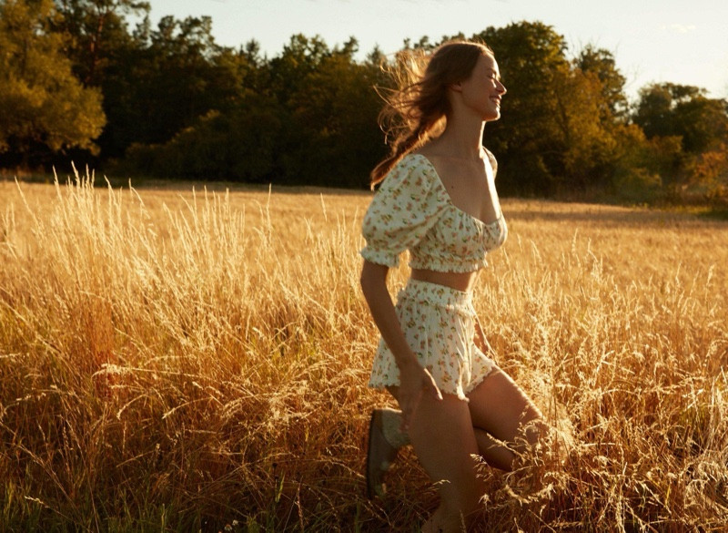 Chân dài 9x Hà Lan gợi cảm 'từng cm' với nội y ren ảnh 6