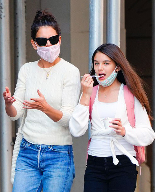 Katie Holmes hôn say đắm bồ trẻ, dường như chưa hạnh phúc như thế sau ly hôn Tom Cruise ảnh 5