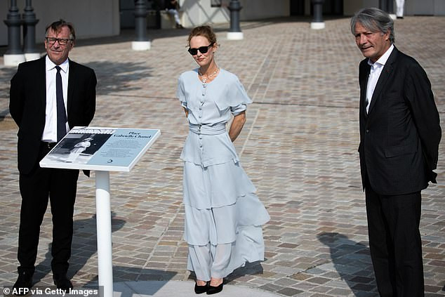 Người tình 14 năm không cưới của 'cướp biển' Johnny Depp khoe sắc vóc ở tuổi 48 ảnh 2