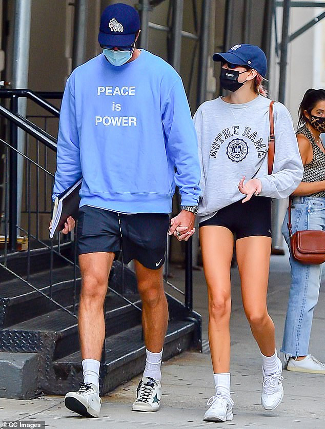 Kaia Gerber và tài tử Jacob Elordi liên tục là tâm điểm trên phố sau công khai hẹn hò ảnh 6