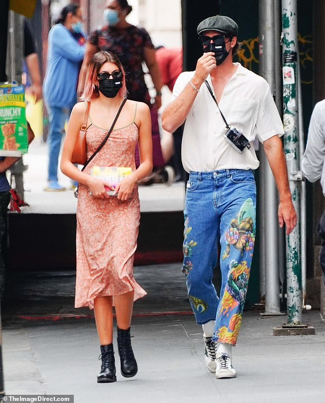 Kaia Gerber và tài tử Jacob Elordi liên tục là tâm điểm trên phố sau công khai hẹn hò ảnh 1