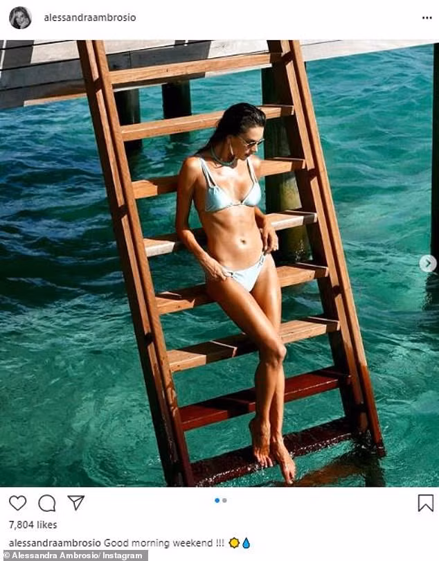 Cựu 'thiên thần nội y' Alessandra Ambrosio trình diễn áo tắm trên bãi biển ảnh 8