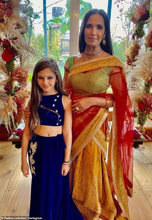 Mỹ nhân Ấn Độ Padma Lakshmi cực gợi cảm trong kỳ nghỉ chào đón tuổi 50 ảnh 7