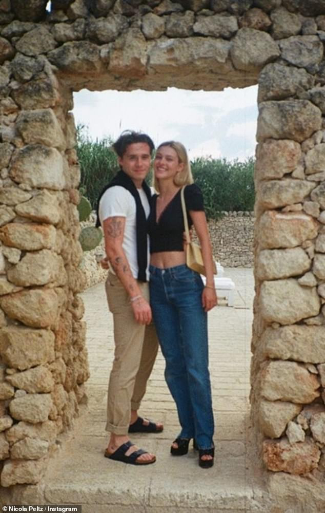 Vợ sắp cưới của cậu cả nhà Beckham hiếm hoi khoe body nuột nà với áo tắm ảnh 3