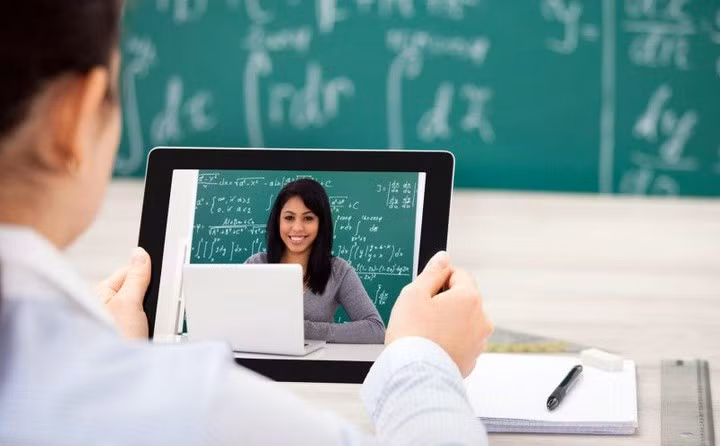 1001 tuyển tập hài hước khi học online: Giáo viên “low-tech”, điểm danh khi đang đi chợ ảnh 6