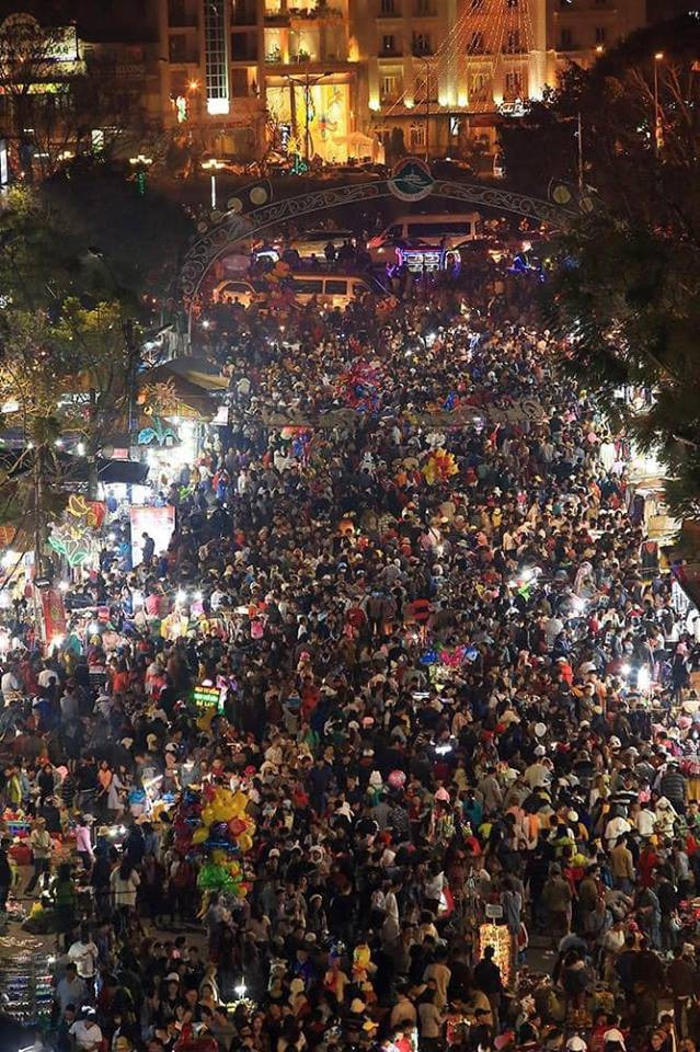 Qua rồi thời vắt óc tìm kế ăn chơi, nơi nơi bây giờ đều vắng như “chùa bà đanh“ ảnh 1