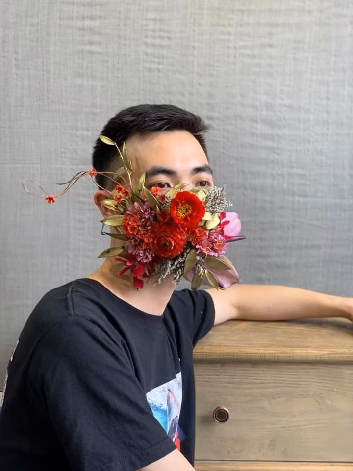 Ngã ngửa với bộ sưu tập khẩu trang tự chế "đố ai mà nghĩ ra được" ảnh 2