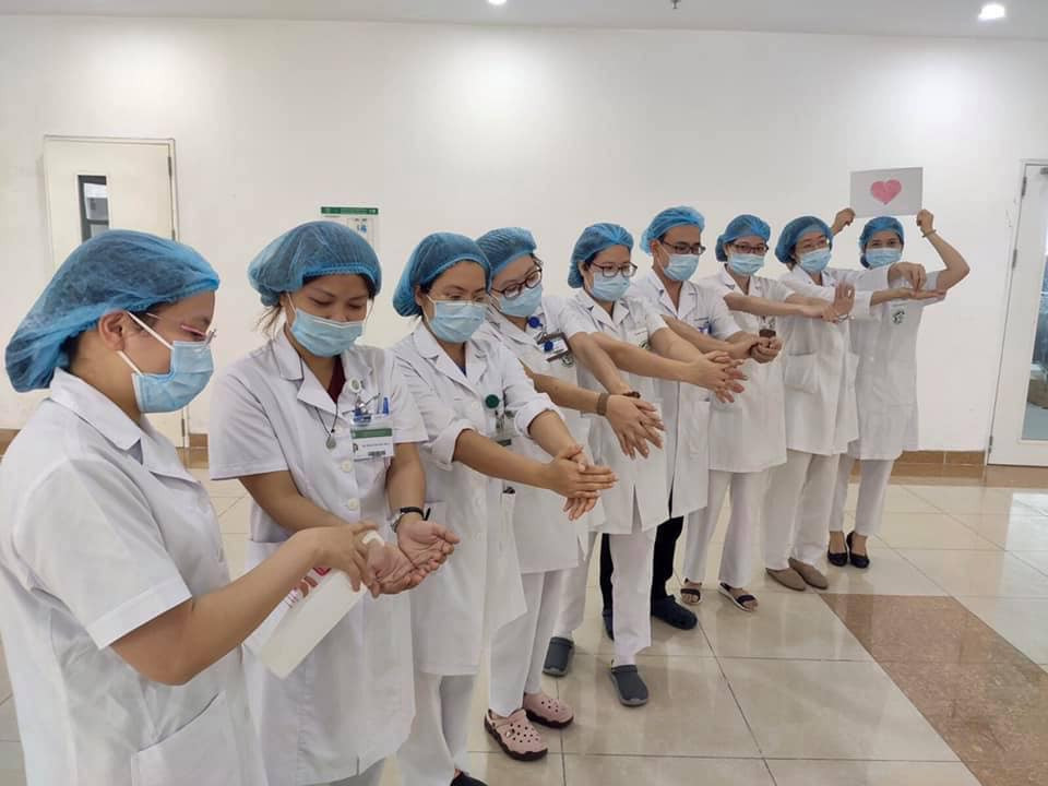 BS Dương Minh Tuấn: Đừng gọi bệnh viện là "ổ dịch", đó là "chiến trường"! ảnh 3