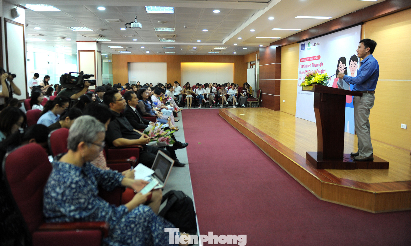 Bình đẳng giới để mọi người xích lại gần nhau, không phải thành 'chiến binh' ảnh 1