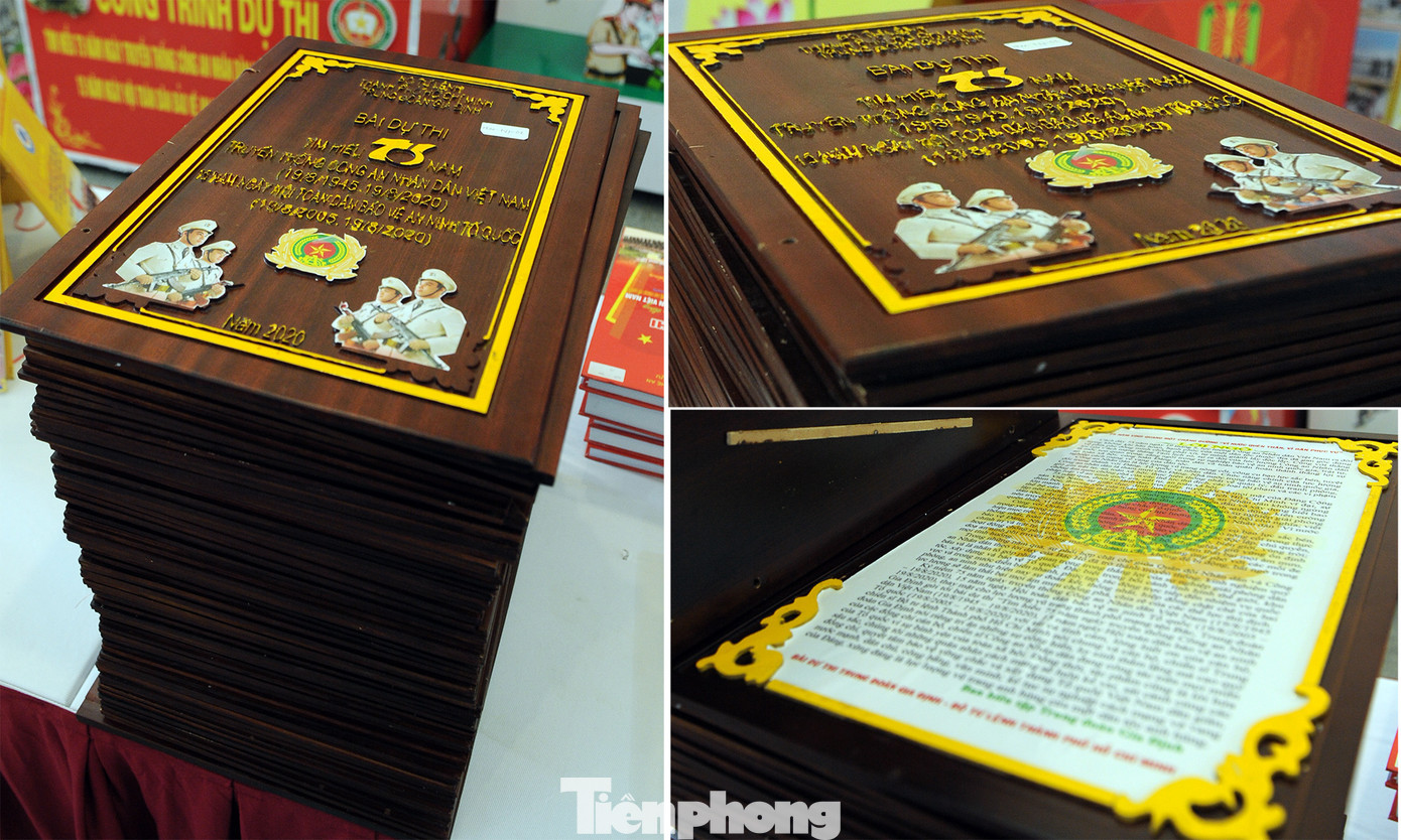 Ấn tượng bài thi viết về lực lượng công an khắc gỗ, chữ đẹp như in ảnh 5